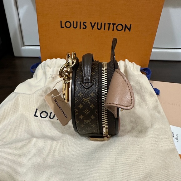 Louis Vuitton Puppy Keychain Dog Hat Box Supple Bag Charm - Picture 4 of 6